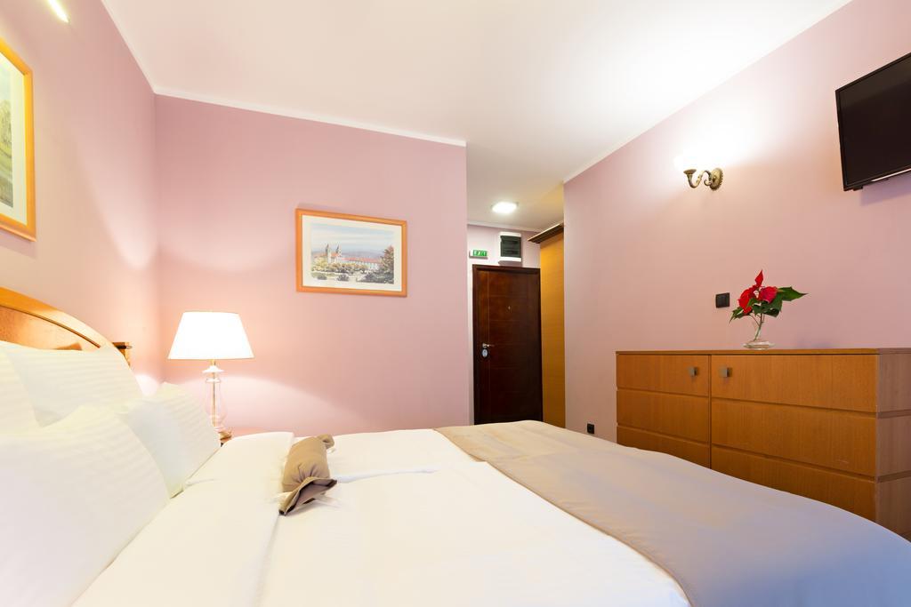 Hotel Sterling Garni Белград Екстериор снимка
